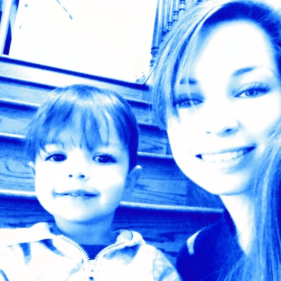 Meet your Poshmaster, Christin💋 - Picture 5 of 6